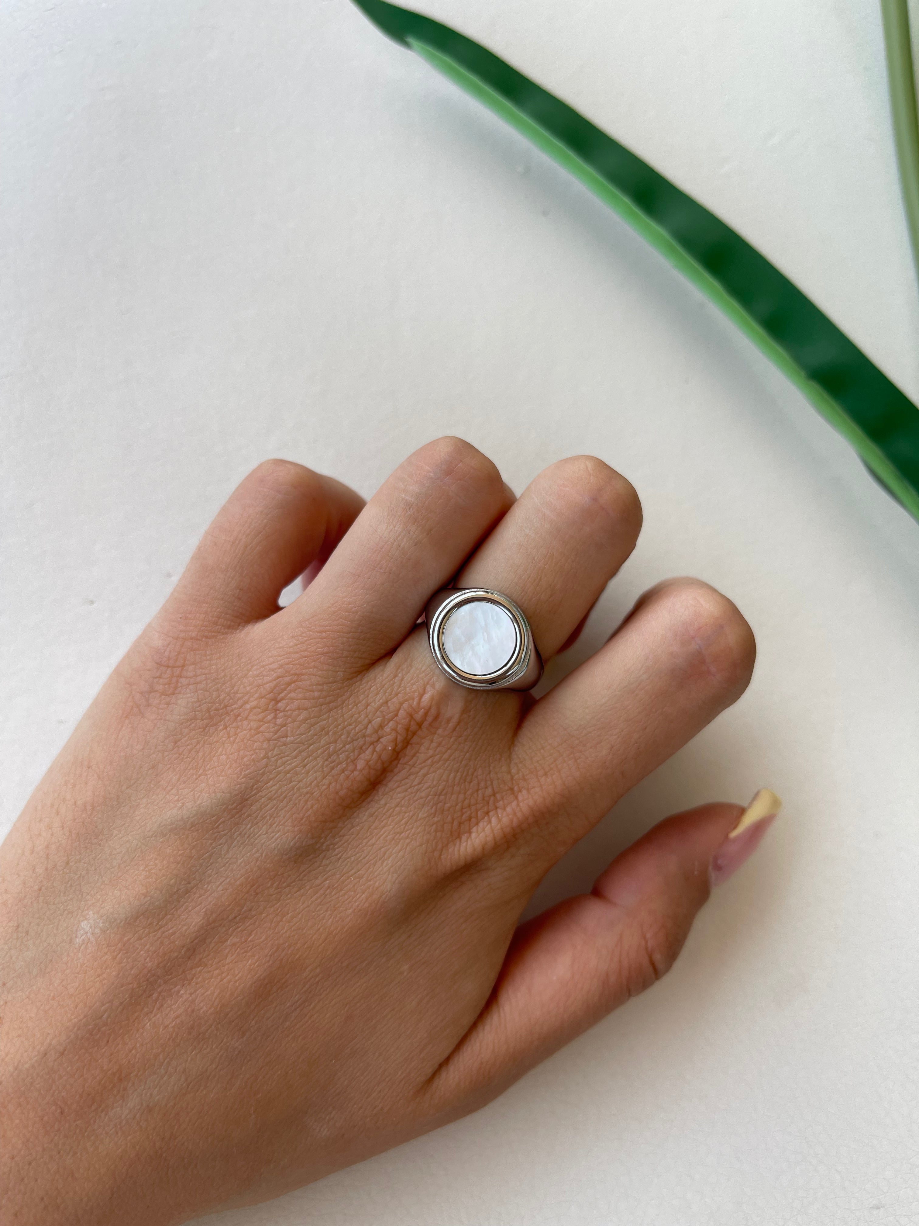 Anello Chevalier Madreperla